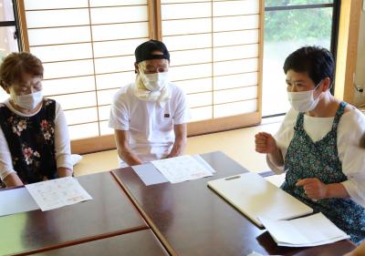 講師の岩田さんと勉強会のメンバー