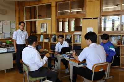 中学生と協力隊と担任の先生