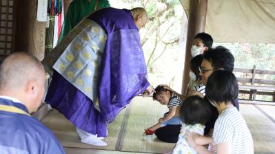 ご祈祷中の2歳児