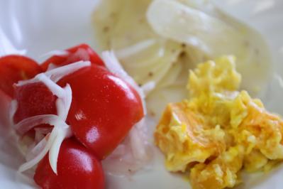 ご寄付いただいた野菜を使ったサラダ
