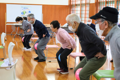 スクワットをする様子