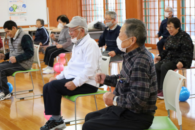 楽しく体を動かす参加者の様子
