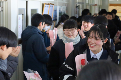下級生に見送られる３年生